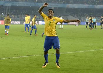 نجم برازيلي يعلن انضمامه إلى يوفنتوس