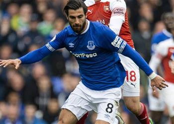 مدرب إيفرتون يحسم موقفه من صفقة جوميز