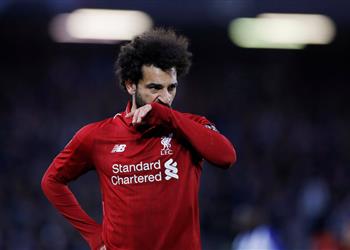 الشرطة البريطانية تبدأ تحقيقاتها بشأن إساءة جماهير تشيلسي لمحمد صلاح