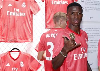 ريال مدريد يقترب من عقد صفقة جديدة مع شركة أديداس للملابس الرياضية