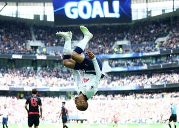 فيديو لوكاس مورا يدخل تاريخ الدوري الإنجليزي