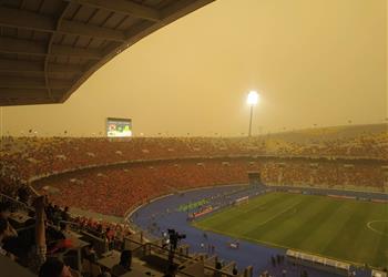 بالصور عاصفة ترابية تضرب برج العرب قبل مباراة الأهلي وصن داونز