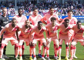 فيدال النتيجة عادلة أمام هويسكا ونفكر في مباراة مانشستر يونايتد