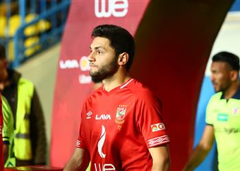 طبيب الأهلي يرافق مدافع الفريق إلى ألمانيا وفحوصات طبية جديدة لـ نيدفيد