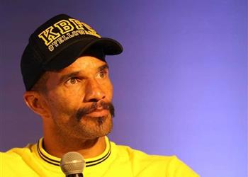 حارس ليفربول السابق يشبه أليسون بفان دير سار