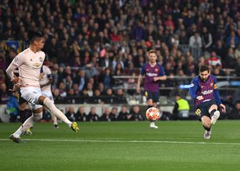 فيديو ميسي يتفوق على اللاعبين في دوري الأبطال بهدفيه أمام مانشستر يونايتد