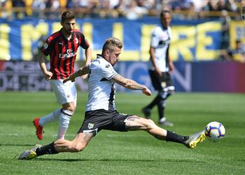 فيديو بارما يقتنص تعادلا مثير ا أمام ميلان بالدقائق الأخيرة