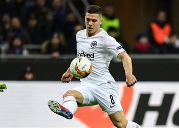 مكاتب المراهنات تتوقع الوجهة المقبلة ليوفيتش بين ريال مدريد وبرشلونة