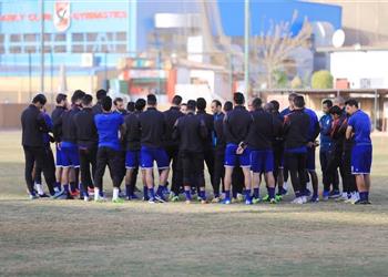 توتر في مران الأهلي مشجع يقتحم التتش وبعض الجماهير الأعضاء تهاجم اللاعبين