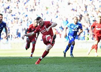 بالفيديو ميلنر يرفض طلب محمد صلاح لتسديد ركلة الجزاء أمام كاريف سيتي