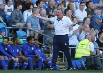 مدرب كارديف سيتي محمد صلاح غطاس وقام بمسرحية جديدة في منطقة الجزاء