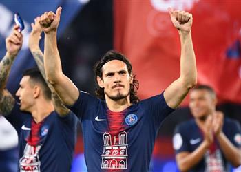 كافاني يثير الجدل حول مستقبله مع باريس سان جيرمان