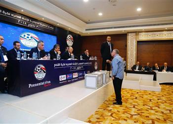 اتحاد الكرة يبحث تخصيص مناطق للمشجعين في 4 محافظات لمتابعة مباريات أمم إفريقيا