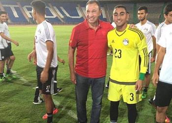 والد محمد الغندور يروي لـ بطولات تفاصيل أزمة نجله مع الأهلي طارق سليمان يضطهد ابني لصالح نجل شوبير والإدارة ترفض رحيله