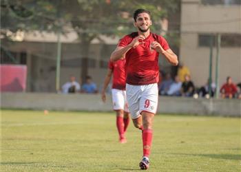 لاعب الأهلي يكشف سبب الوقوف على الكرة أمام الزمالك ويستشهد بـ حميد أحداد