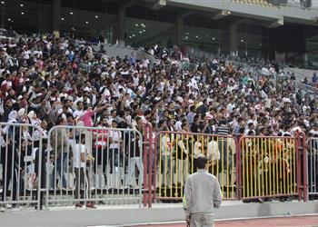 جماهير الزمالك في برج العرب تحتفل بفوز فريق اليد على الأهلي