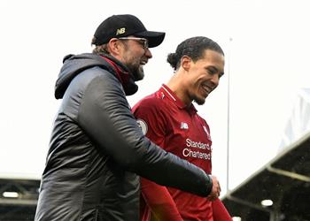 كلوب فان دايك استحق جائزة لاعب الموسم وفخور باستمرارها في ليفربول