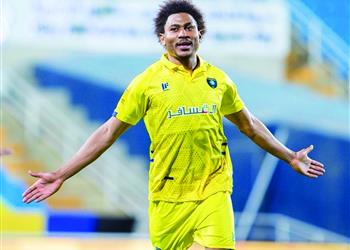 لاعب التعاون حصلت على قميص جوميز ونعلم قوة الهلال