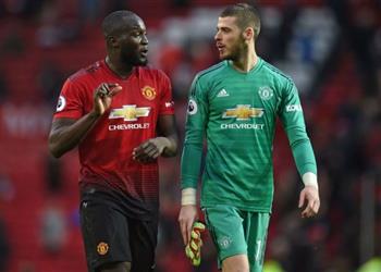 لوكاكو يدافع عن دي خيا بعد خطأه في مباراة مانشستر يونايتد وتشيلسي