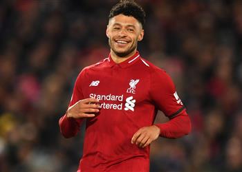 ليفربول ينوي مكافأة تشامبرلين بعقد جديد