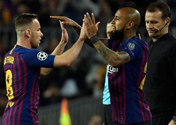 مساعد فالفيردي يوضح سبب الدفع بفيدال أساسي ا بمباراة برشلونة وليفربول