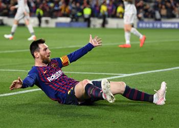 فيديو احتفال مجنون من فرديناند ولينكر بهدف ميسي في مباراة برشلونة وليفربول