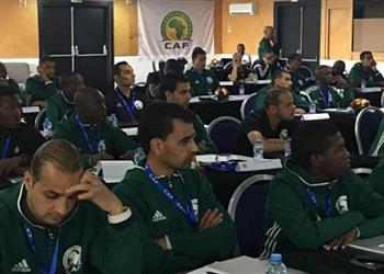 حكام أمم إفريقيا يخوضون معسكر ا تدريبي ا على تقنية الفيديو في المغرب