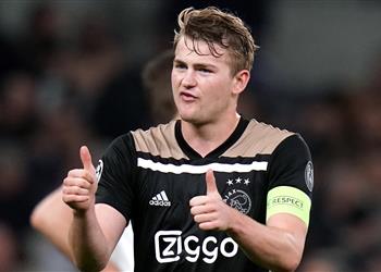 تقارير إسبانية صفقة دي ليخت تتعقد على برشلونة