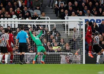 بالفيديو لايستسلمون ب دلاء كلوب يقودون ليفربول لقتل نيوكاسل في ليلة إصابة صلاح