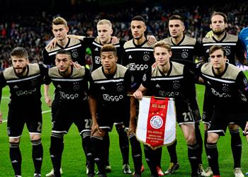 لاعب أياكس يصدم برشلونة وريال مدريد وكبار أندية إنجلترا