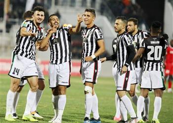 فيديو لاعبو الصفاقسي يعتدون على حكم مباراة نهضة بركان في الكونفدرالية