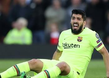 بالفيديو تصرف غير أخلاقي من سواريز تجاه روبرتسون في مباراة ليفربول وبرشلونة