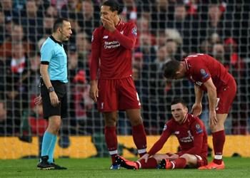 روبرتسون يخضع لفحص طبي اليوم بعد إصابته في مباراة ليفربول وبرشلونة