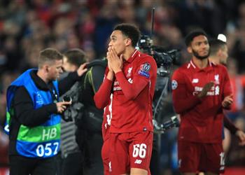 مهاجم برشلونة السابق يشيد بذكاء أرنولد في هدف ليفربول الرابع