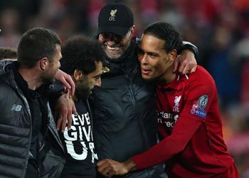 ماذا قال محمد صلاح في غرفة خلع الملابس بعد فوز ليفربول على برشلونة