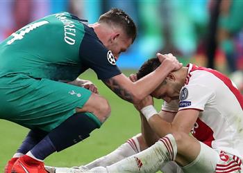 تصرف مميز من ألدرفايريلد تجاه تاديتش بعد خسارة أياكس أمام توتنهام