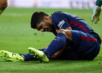 رسميا برشلونة يعلن إصابة سواريز وحاجته للتدخل الجراحي