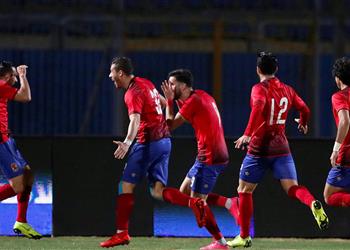 الأهلي يواجه سموحة في صراع تعزيز الصدارة والهروب من القاع