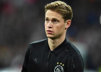 دي يونج بعد الإقصاء الأوروبي المرير أمام توتنهام الوقت يداوي كل الجراح