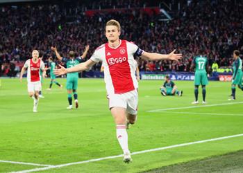 ميرور مانشستر يونايتد رفض دي ليخت تخوفا من زيادة وزنه