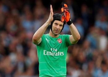 بيتر تشيك يودع الدوري الإنجليزي