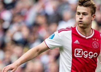 دي ليخت يعترف بالمفاوضات للرحيل عن أياكس