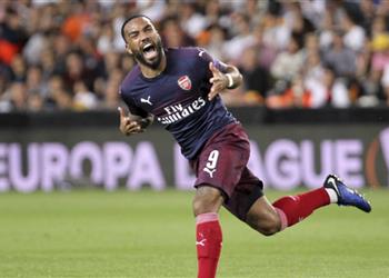 تقارير برشلونة يستهدف التعاقد مع لاكازيت في الصيف