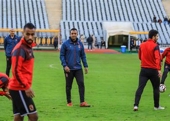 مدرب الأهلي يطالب المنافسين باللعب النظيف ويؤكد الشائعات لن تؤثر على الفريق