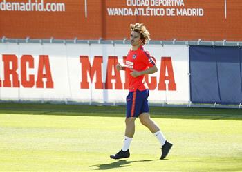 ماركا جريزمان يخبر أتلتيكو مدريد بقراره النهائي