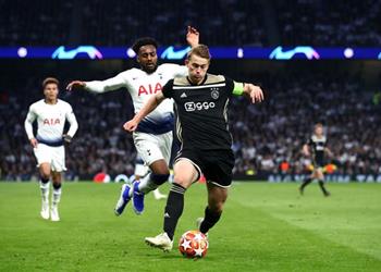 مانشستر يونايتد وليفربول ينافسان برشلونة على ضم دي ليخت