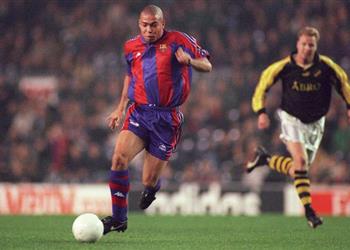 رئيس برشلونة الأسبق يكشف كواليس التعاقد مع رونالدو الظاهرة