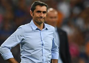 تقارير تجاهل برشلونة يدفع بمدافع رايو فاييكانو إلى بيتيس