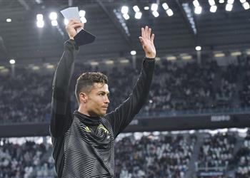 رونالدو يتوج بالأفضل في الدوري الإيطالي ويحقق إنجاز ا تاريخي ا