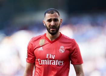 بنزيما يتوج بأفضل لاعب فرنسي متفوق ا على كانتي وجريزمان